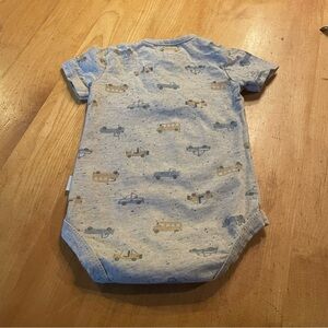 Rabbit & Bear Baby 6-9 mo onesies Car/bus/truck Print very precious!!